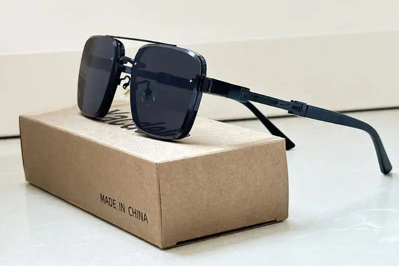 2026 square vintage sunglasses, unisex eyewear for men and women, featuring a bold retro design, modern luxury style, lightweight frame, and trendy fashion look for everyday wear