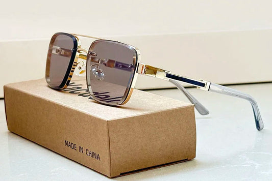 2026 square vintage sunglasses, unisex eyewear for men and women, featuring a bold retro design, modern luxury style, lightweight frame, and trendy fashion look for everyday wear